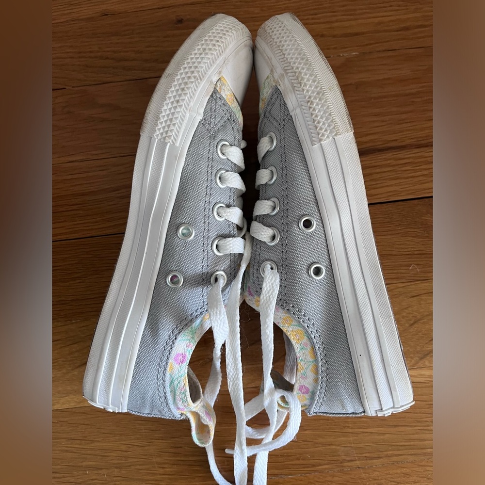 Converse Chuck Taylor Gray and Floral Low Top Girls size 1 Sneakers - Picture 6 of 9